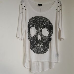 Buckle💀"lace" skull & studs tee💀GUC💀sz M